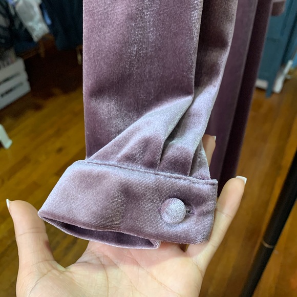 Velvet - Picture 2 of 4